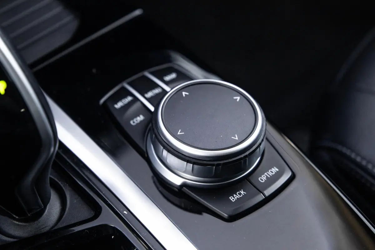 xDrive30e High Executive BLACK LINE / CARPLAY / LEER / STOELVERWARMING / CAMERA / DEALER ONDERHOUDEN