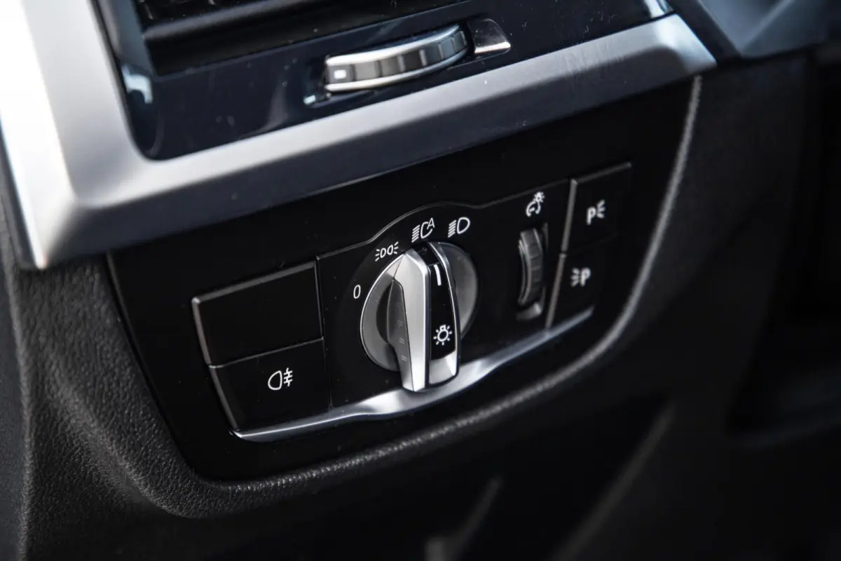 xDrive30e High Executive BLACK LINE / CARPLAY / LEER / STOELVERWARMING / CAMERA / DEALER ONDERHOUDEN