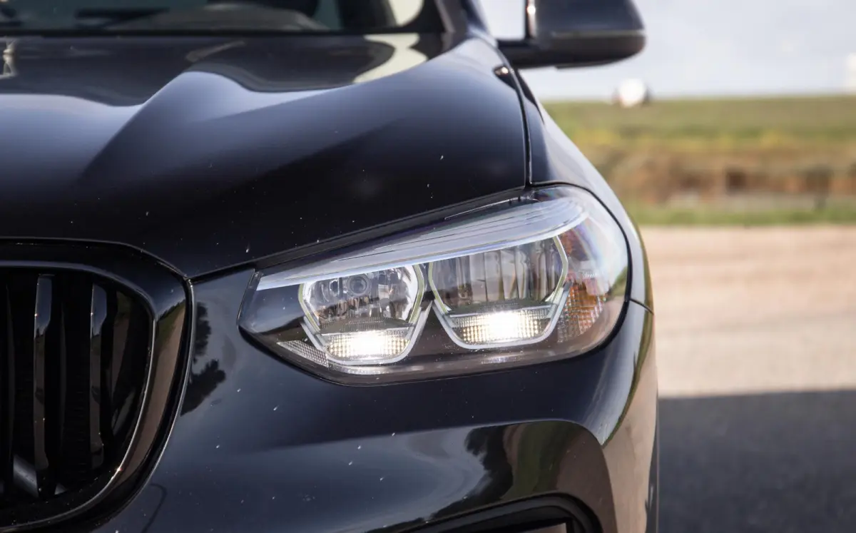 xDrive30e High Executive BLACK LINE / CARPLAY / LEER / STOELVERWARMING / CAMERA / DEALER ONDERHOUDEN