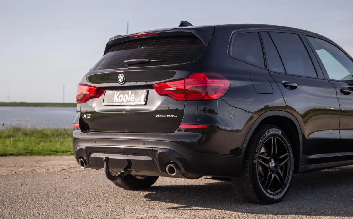 xDrive30e High Executive BLACK LINE / CARPLAY / LEER / STOELVERWARMING / CAMERA / DEALER ONDERHOUDEN