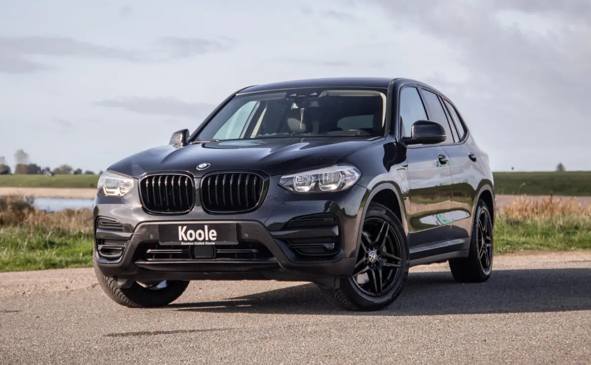 xDrive30e High Executive BLACK LINE / CARPLAY / LEER / STOELVERWARMING / CAMERA / DEALER ONDERHOUDEN