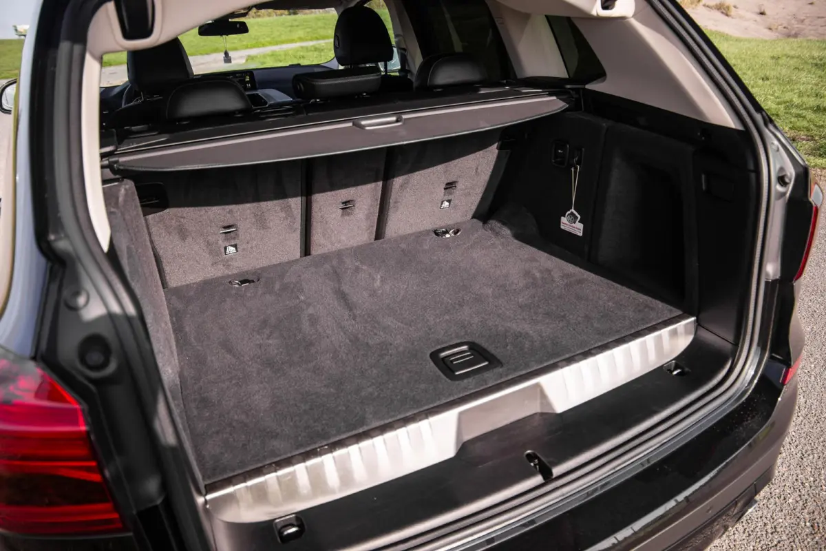 xDrive30e High Executive BLACK LINE / CARPLAY / LEER / STOELVERWARMING / CAMERA / DEALER ONDERHOUDEN