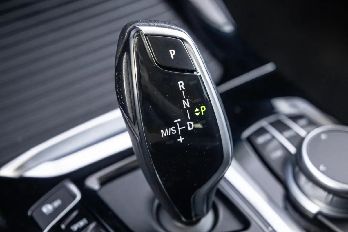 xDrive30e High Executive BLACK LINE / CARPLAY / LEER / STOELVERWARMING / CAMERA / DEALER ONDERHOUDEN
