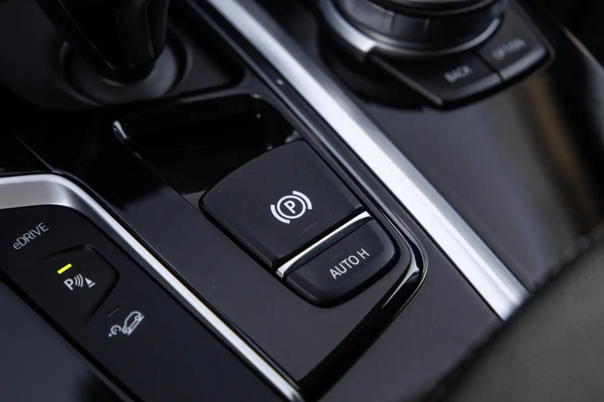 xDrive30e High Executive BLACK LINE / CARPLAY / LEER / STOELVERWARMING / CAMERA / DEALER ONDERHOUDEN