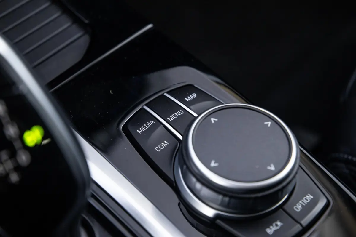 xDrive30e High Executive BLACK LINE / CARPLAY / LEER / STOELVERWARMING / CAMERA / DEALER ONDERHOUDEN
