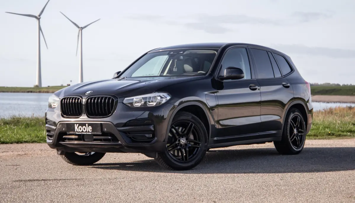 xDrive30e High Executive BLACK LINE / CARPLAY / LEER / STOELVERWARMING / CAMERA / DEALER ONDERHOUDEN