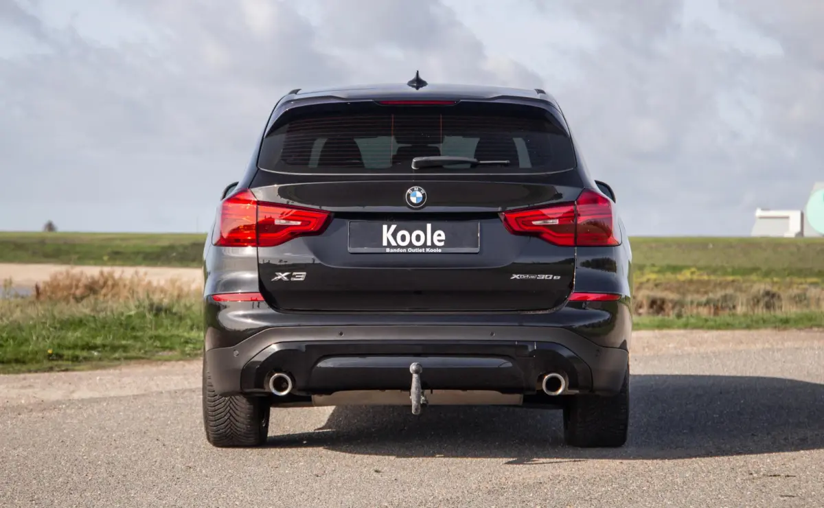 xDrive30e High Executive BLACK LINE / CARPLAY / LEER / STOELVERWARMING / CAMERA / DEALER ONDERHOUDEN