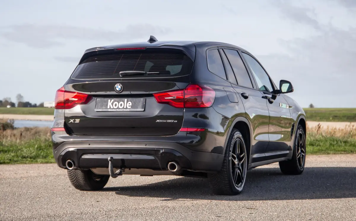 xDrive30e High Executive BLACK LINE / CARPLAY / LEER / STOELVERWARMING / CAMERA / DEALER ONDERHOUDEN