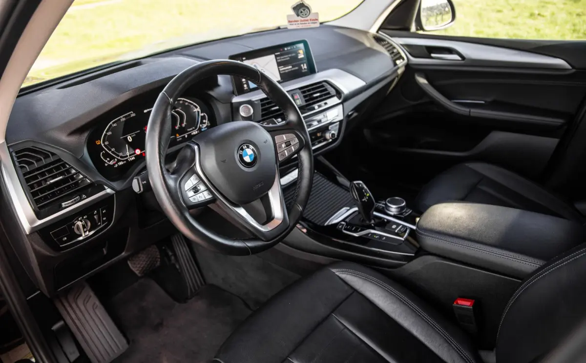 xDrive30e High Executive BLACK LINE / CARPLAY / LEER / STOELVERWARMING / CAMERA / DEALER ONDERHOUDEN