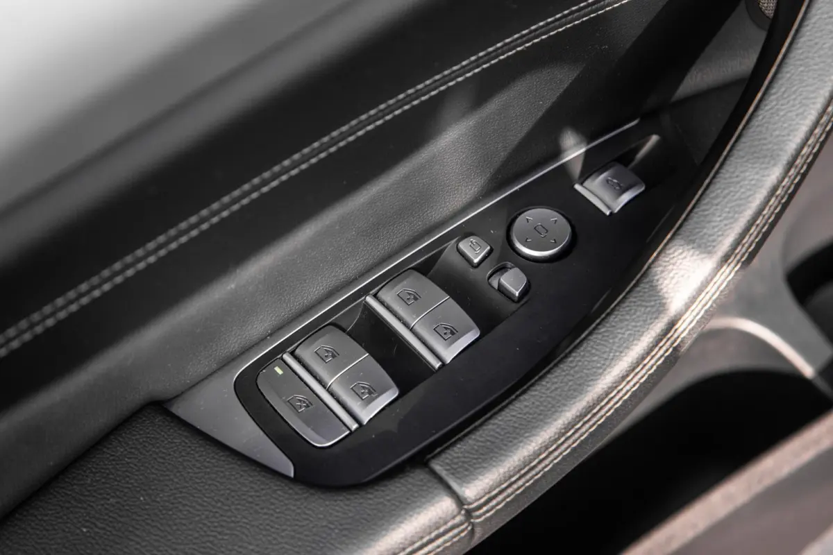 xDrive30e High Executive BLACK LINE / CARPLAY / LEER / STOELVERWARMING / CAMERA / DEALER ONDERHOUDEN