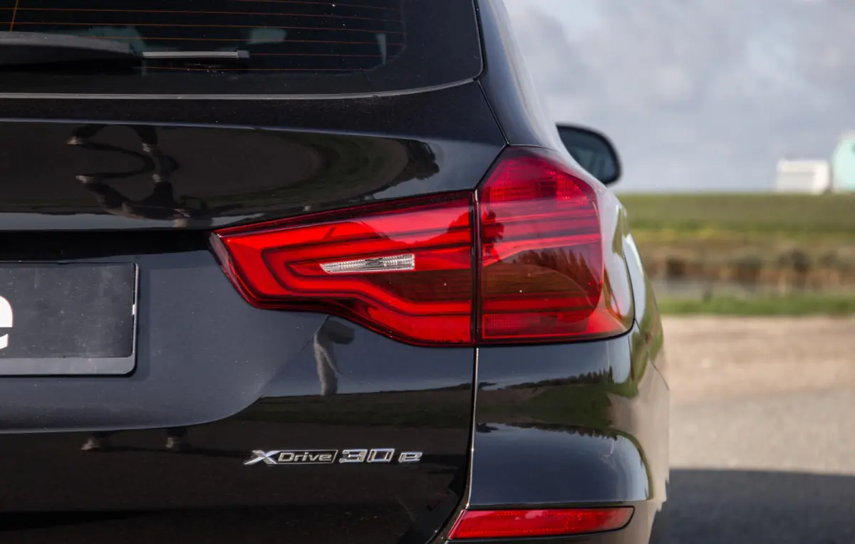 xDrive30e High Executive BLACK LINE / CARPLAY / LEER / STOELVERWARMING / CAMERA / DEALER ONDERHOUDEN