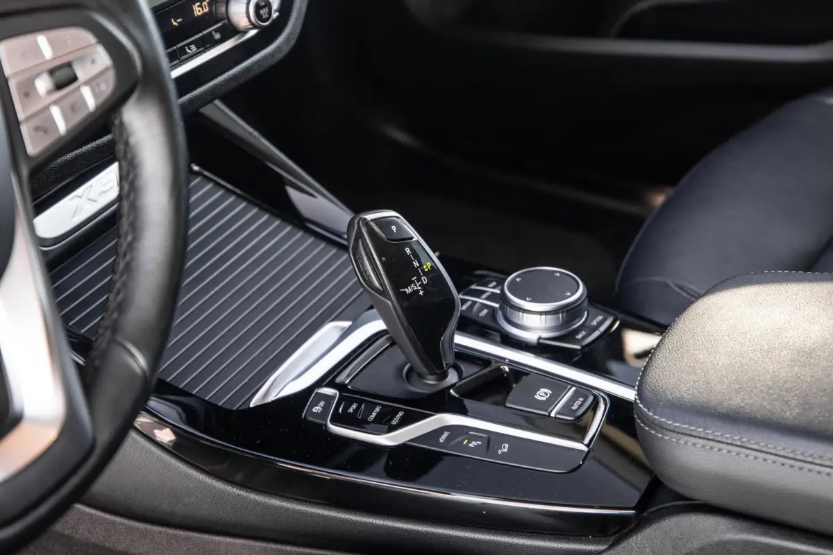 xDrive30e High Executive BLACK LINE / CARPLAY / LEER / STOELVERWARMING / CAMERA / DEALER ONDERHOUDEN
