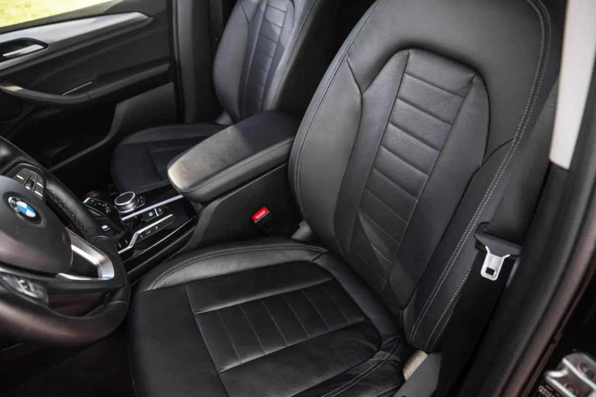 xDrive30e High Executive BLACK LINE / CARPLAY / LEER / STOELVERWARMING / CAMERA / DEALER ONDERHOUDEN