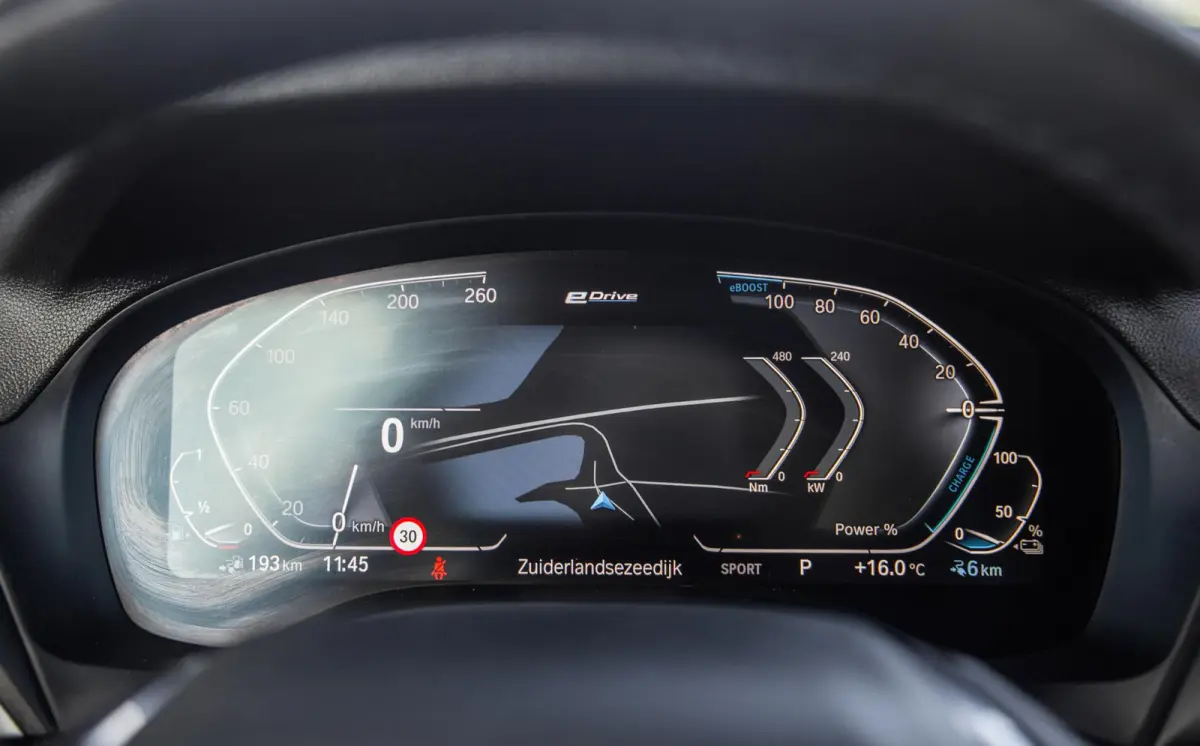 xDrive30e High Executive BLACK LINE / CARPLAY / LEER / STOELVERWARMING / CAMERA / DEALER ONDERHOUDEN
