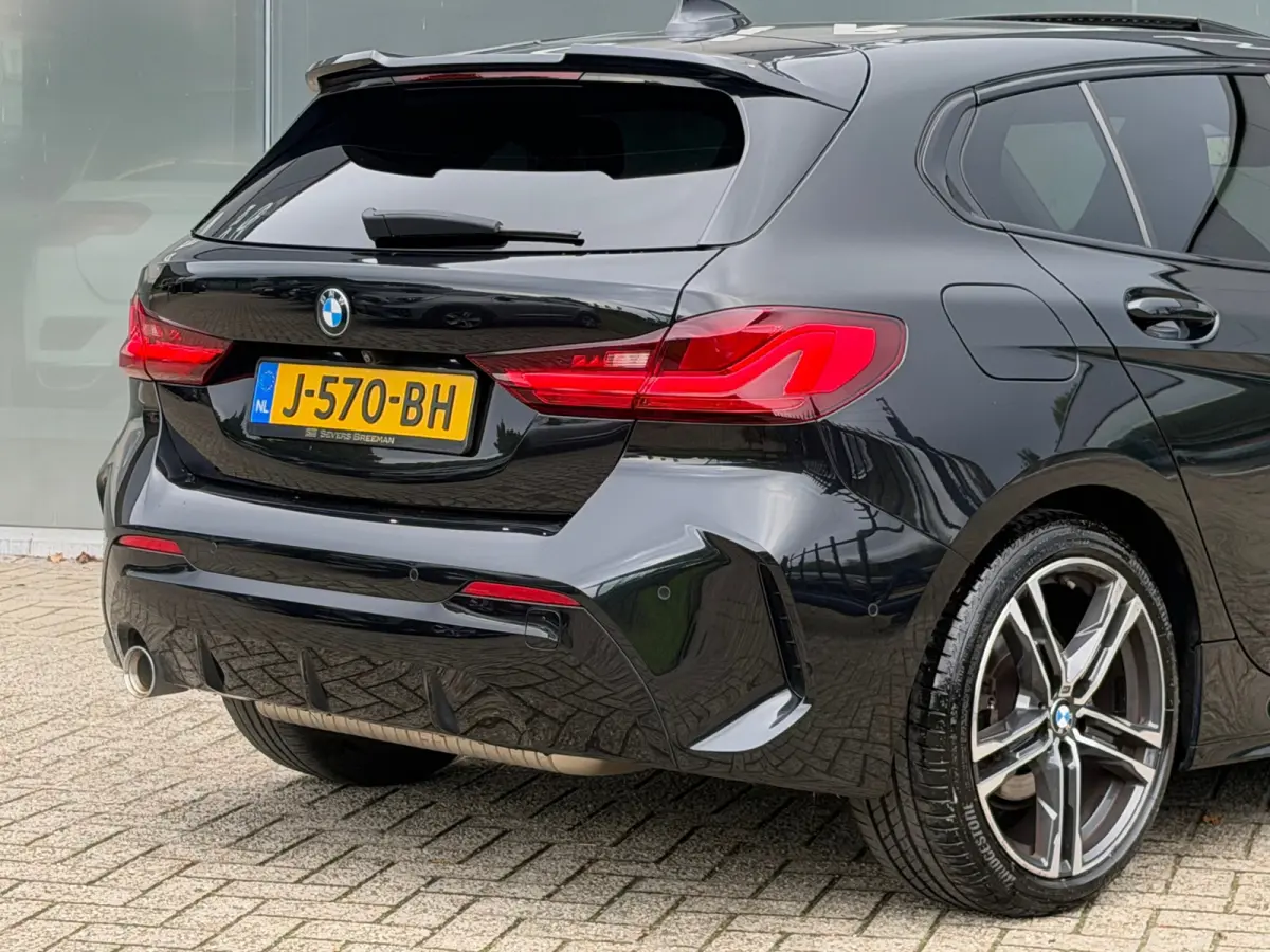 118i Executive Edition M-Sport | Pano | Camera | NL AUTO