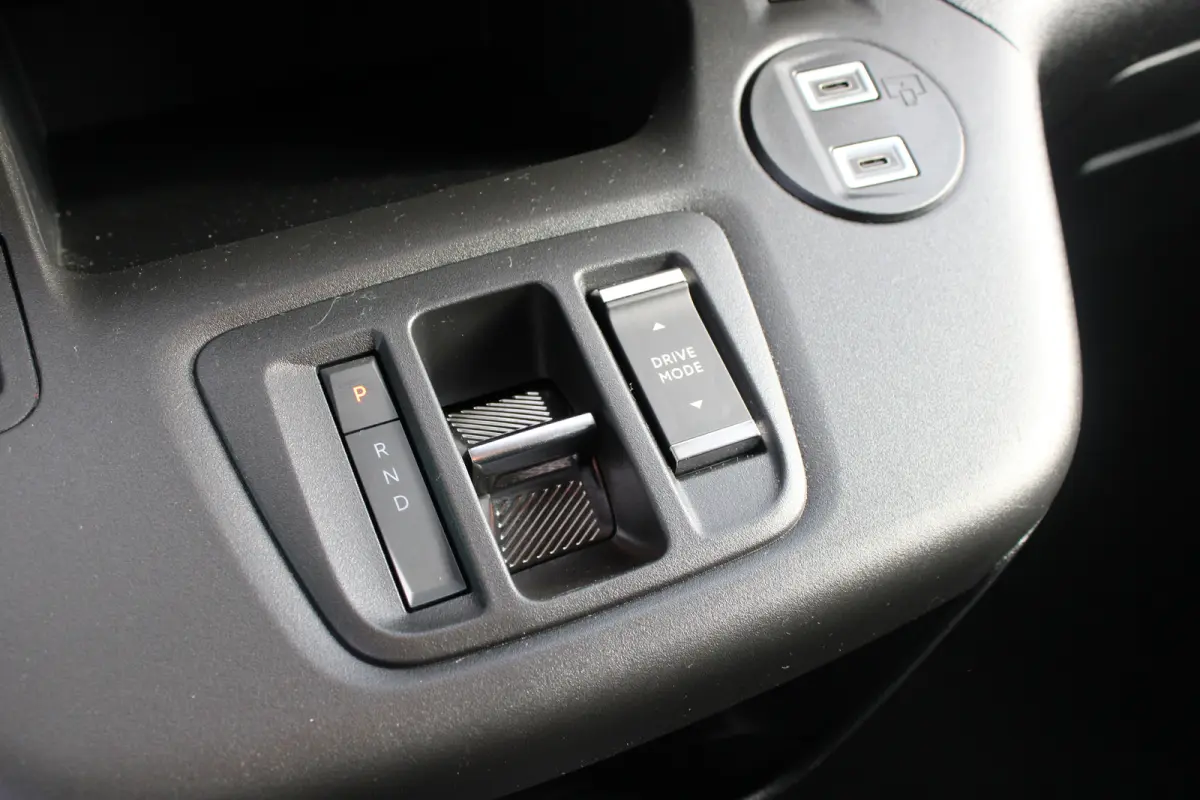 136 L1 50kWh | Fase 3 laden | SOH 99% | Navi by app | Apple carplay | Camera | Nieuw model | 3.300km |