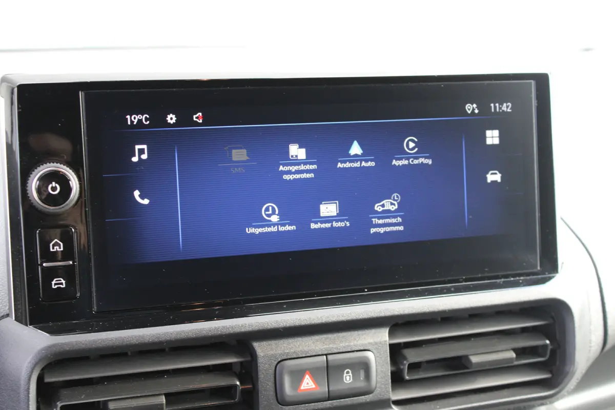 136 L1 50kWh | Fase 3 laden | SOH 99% | Navi by app | Apple carplay | Camera | Nieuw model | 3.300km |