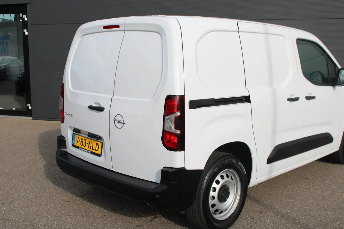136 L1 50kWh | Fase 3 laden | SOH 99% | Navi by app | Apple carplay | Camera | Nieuw model | 3.300km |