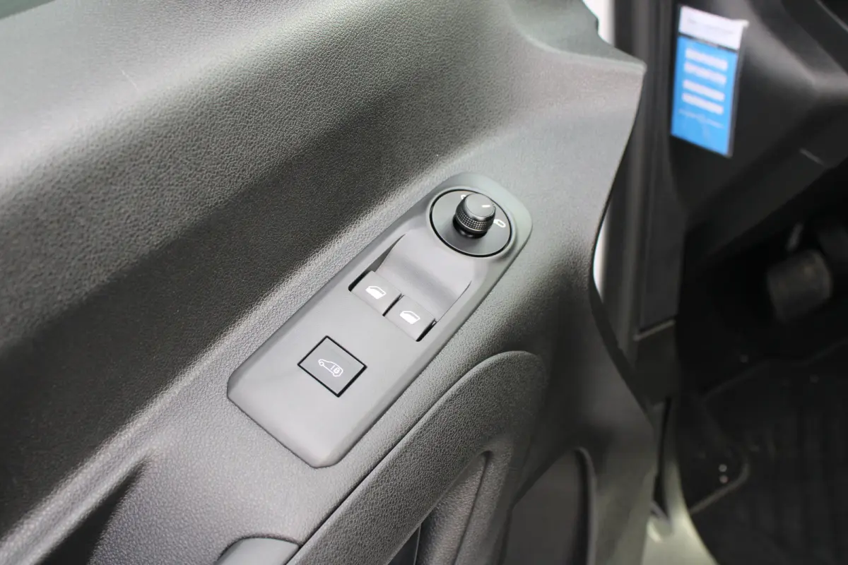 136 L1 50kWh | Fase 3 laden | SOH 99% | Navi by app | Apple carplay | Camera | Nieuw model | 3.300km |