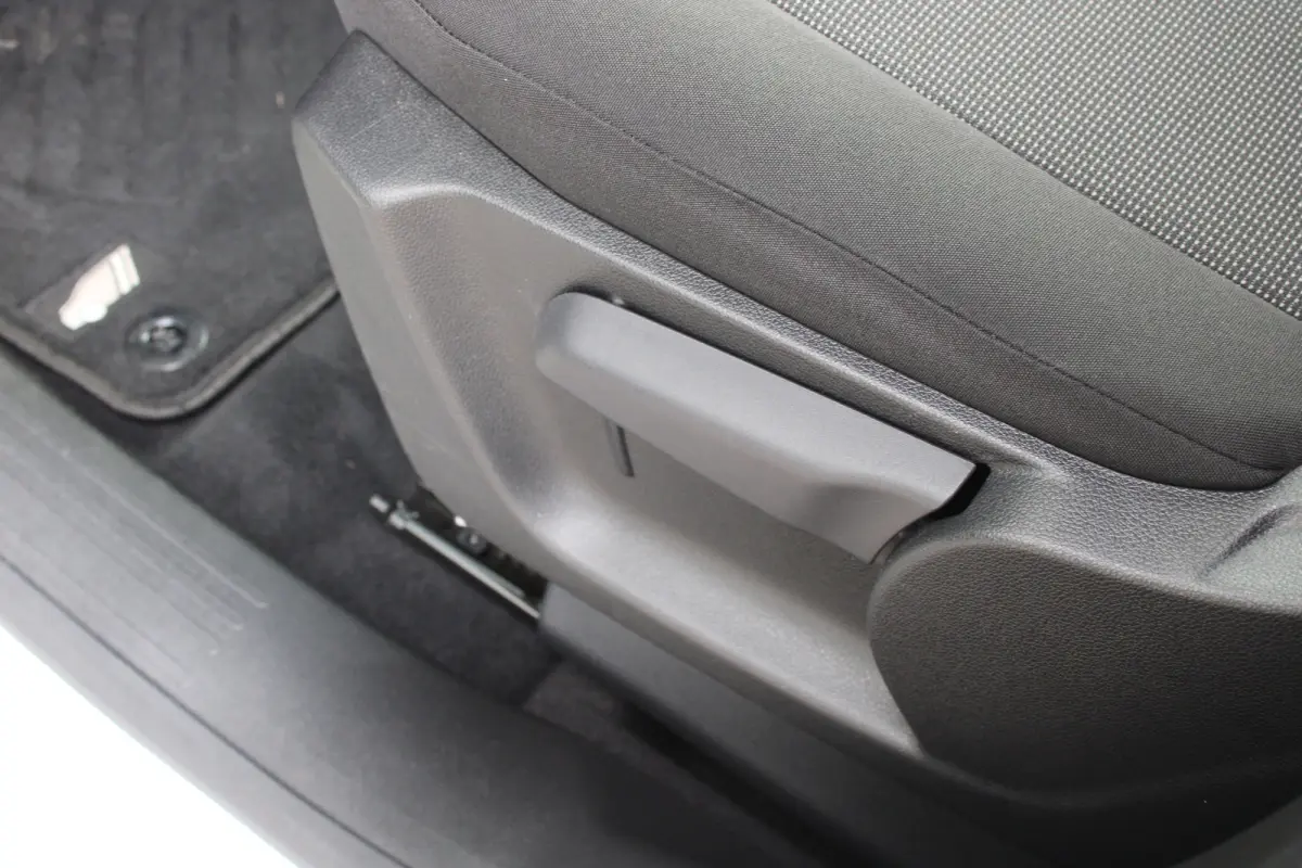 136 L1 50kWh | Fase 3 laden | SOH 99% | Navi by app | Apple carplay | Camera | Nieuw model | 3.300km |