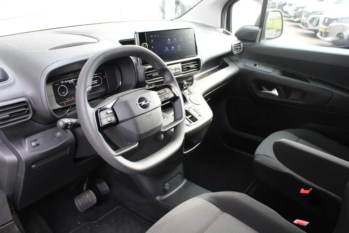 136 L1 50kWh | Fase 3 laden | SOH 99% | Navi by app | Apple carplay | Camera | Nieuw model | 3.300km |
