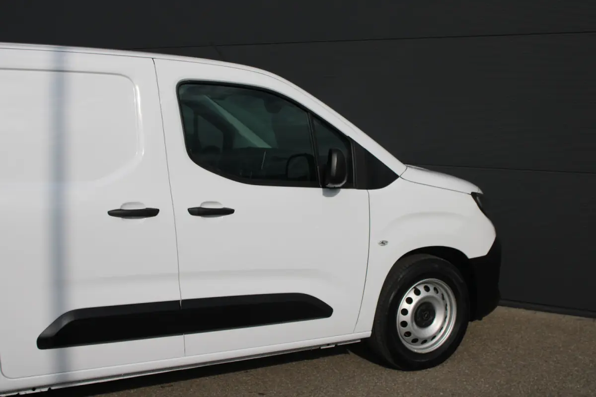 136 L1 50kWh | Fase 3 laden | SOH 99% | Navi by app | Apple carplay | Camera | Nieuw model | 3.300km |