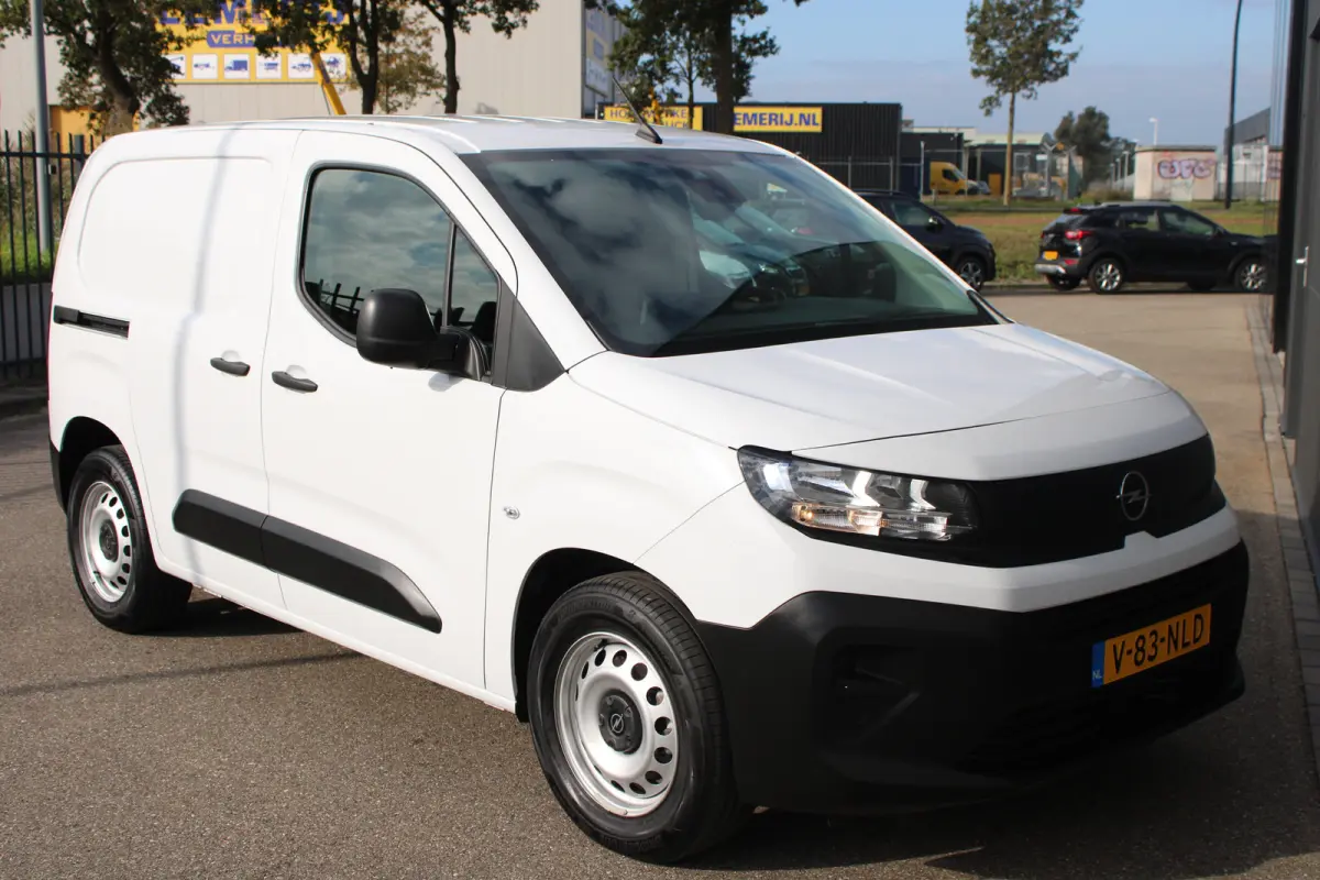 136 L1 50kWh | Fase 3 laden | SOH 99% | Navi by app | Apple carplay | Camera | Nieuw model | 3.300km |