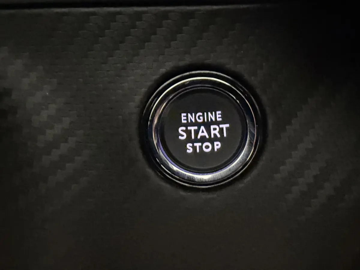 1.2 Hybrid 145 Allure | 360 Camera | Dodehoek Herkenning | Navigatie | Keyless Entry | Adaptieve Cruise Control |