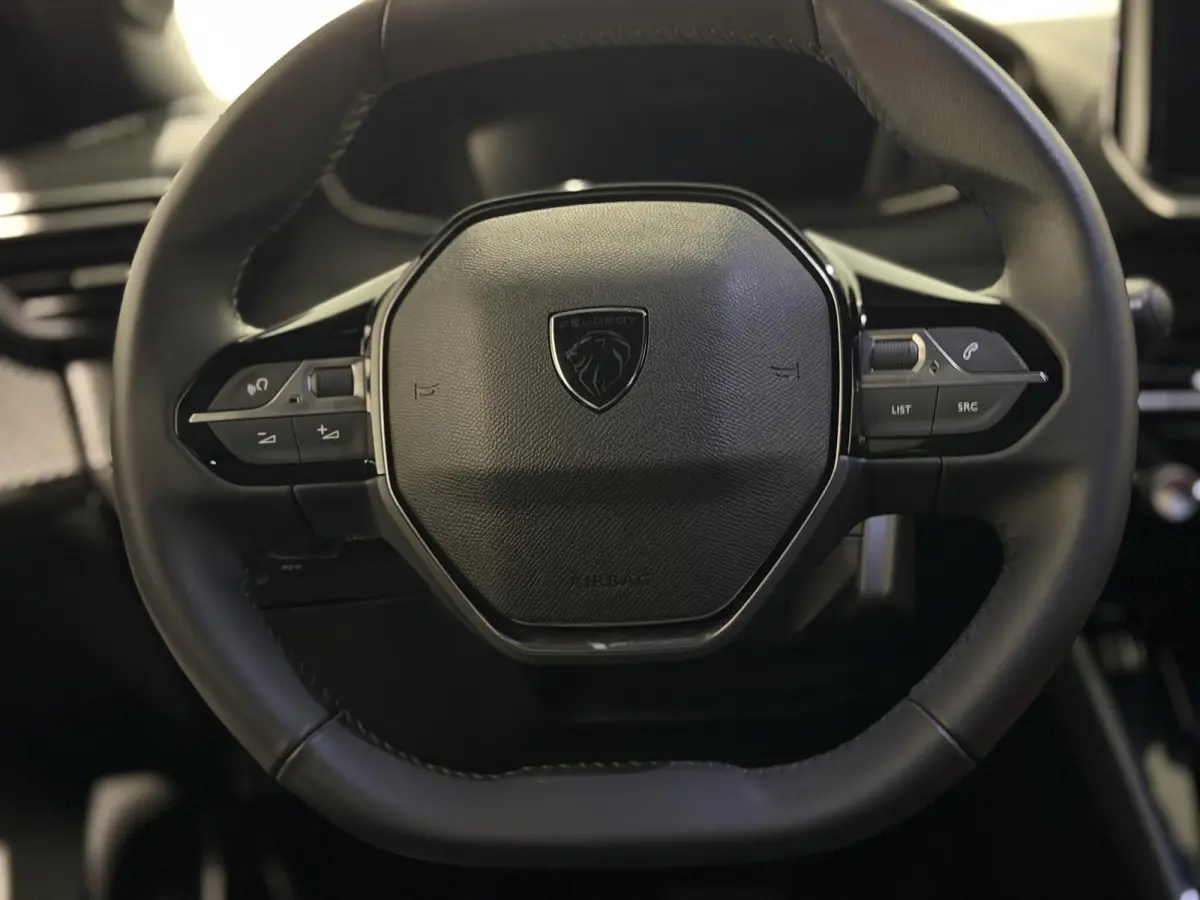 1.2 Hybrid 145 Allure | 360 Camera | Dodehoek Herkenning | Navigatie | Keyless Entry | Adaptieve Cruise Control |