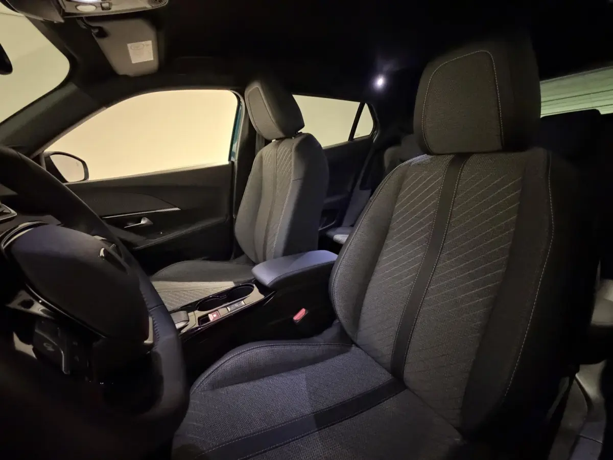 1.2 Hybrid 145 Allure | 360 Camera | Dodehoek Herkenning | Navigatie | Keyless Entry | Adaptieve Cruise Control |