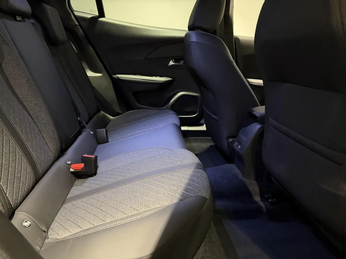 1.2 Hybrid 145 Allure | 360 Camera | Dodehoek Herkenning | Navigatie | Keyless Entry | Adaptieve Cruise Control |