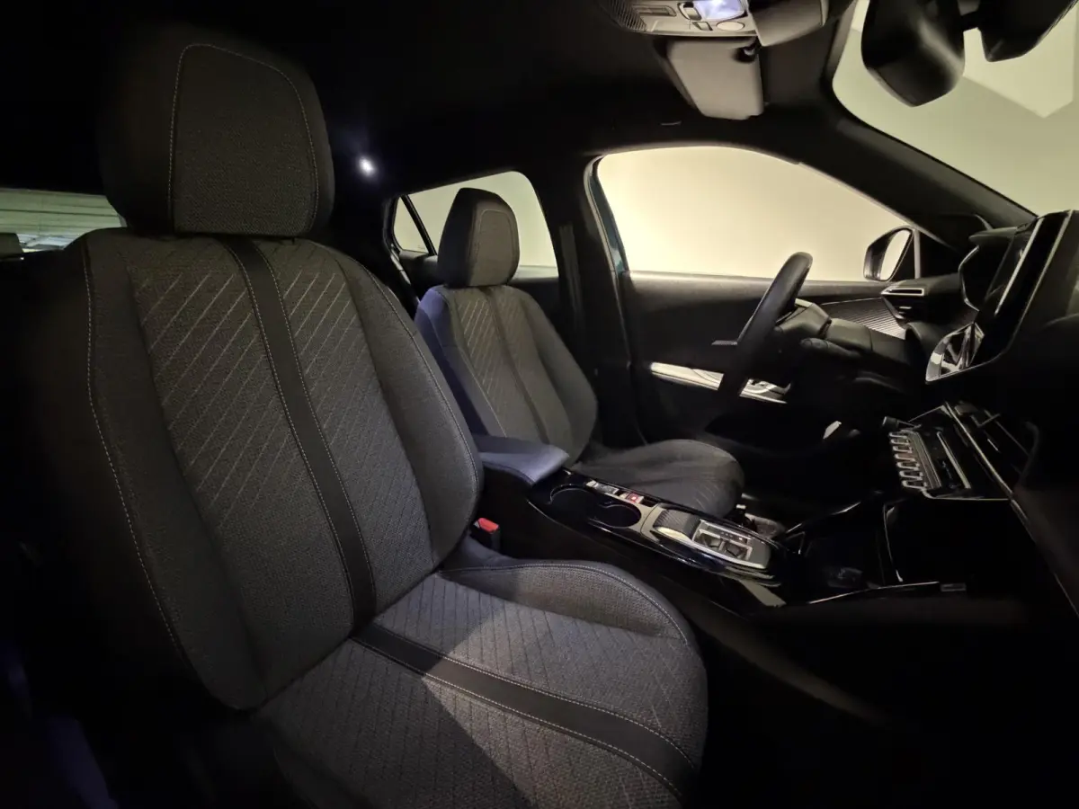 1.2 Hybrid 145 Allure | 360 Camera | Dodehoek Herkenning | Navigatie | Keyless Entry | Adaptieve Cruise Control |