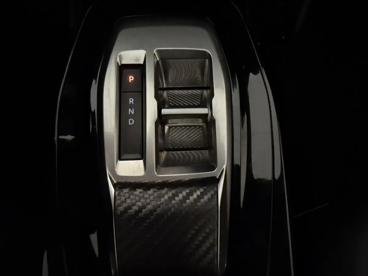 1.2 Hybrid 145 Allure | 360 Camera | Dodehoek Herkenning | Navigatie | Keyless Entry | Adaptieve Cruise Control |