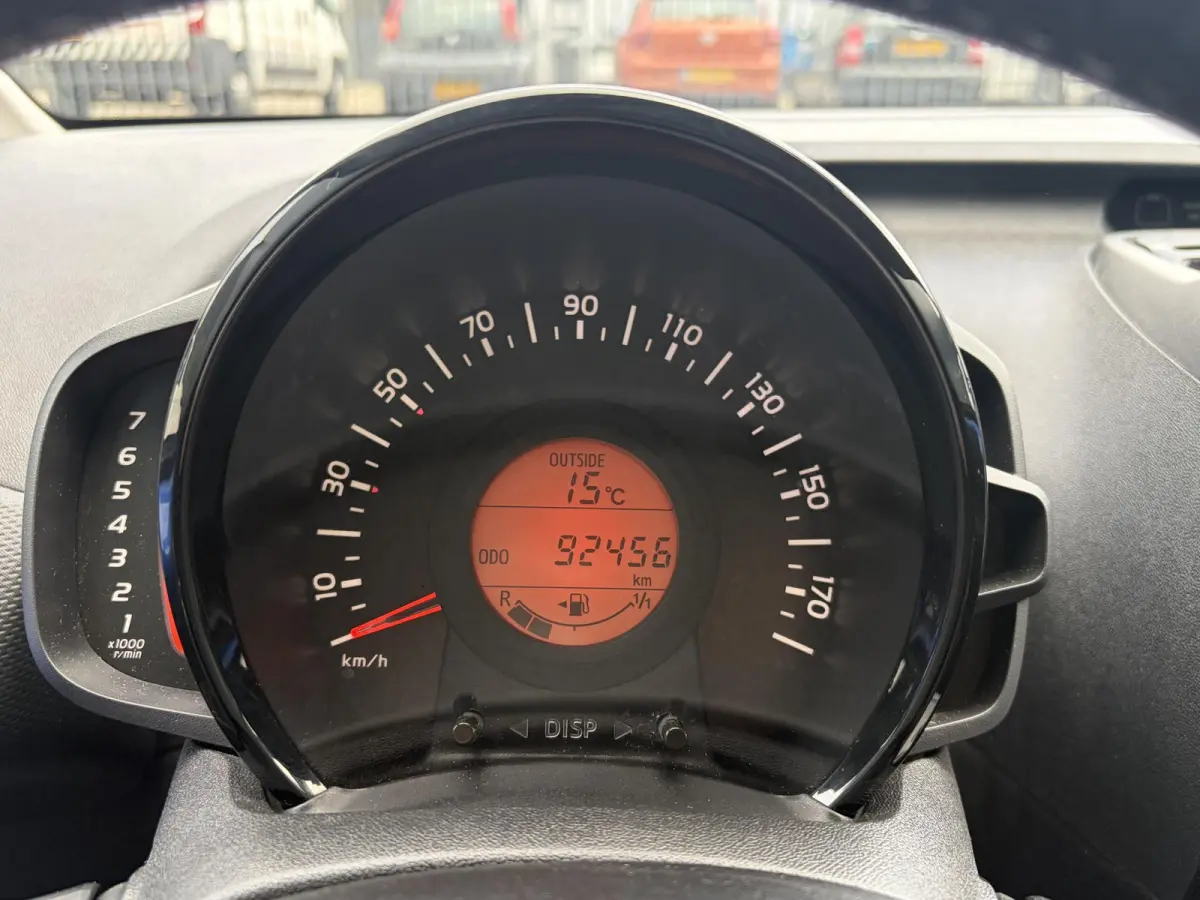 1.0 VTi Shine | Climate | Apple CarPlay | Achteruitrijcamera | Elektrische ramen | Nieuwe banden | Mooie auto!!