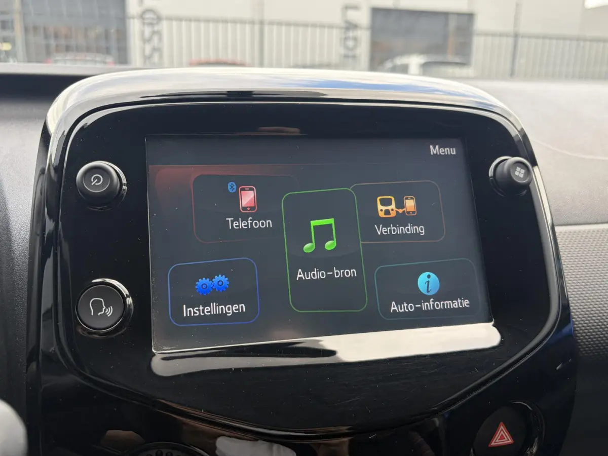 1.0 VTi Shine | Climate | Apple CarPlay | Achteruitrijcamera | Elektrische ramen | Nieuwe banden | Mooie auto!!