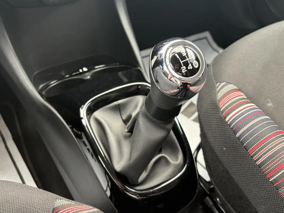1.0 VTi Shine | Climate | Apple CarPlay | Achteruitrijcamera | Elektrische ramen | Nieuwe banden | Mooie auto!!