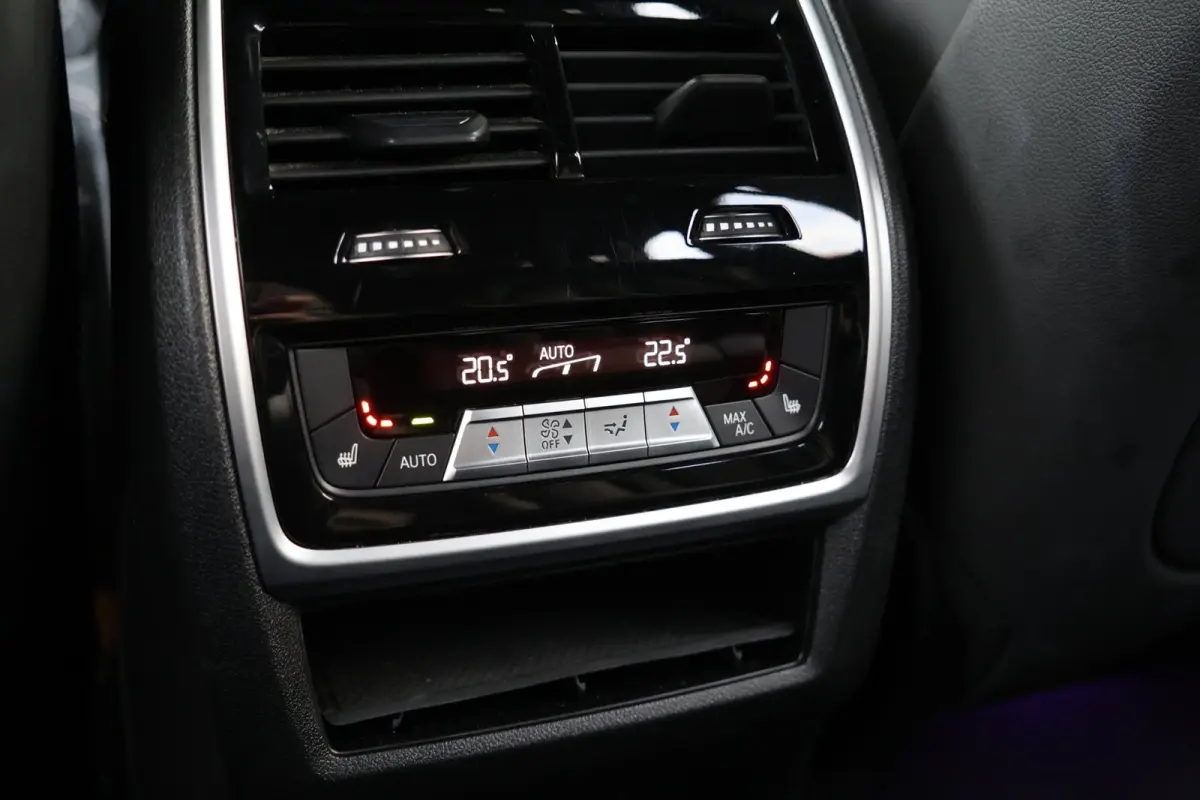 XDrive45e High Executive M-sport | panoramadak skylounge | softlcose | massage |elek. trekhaak | adap. cruise | keyless