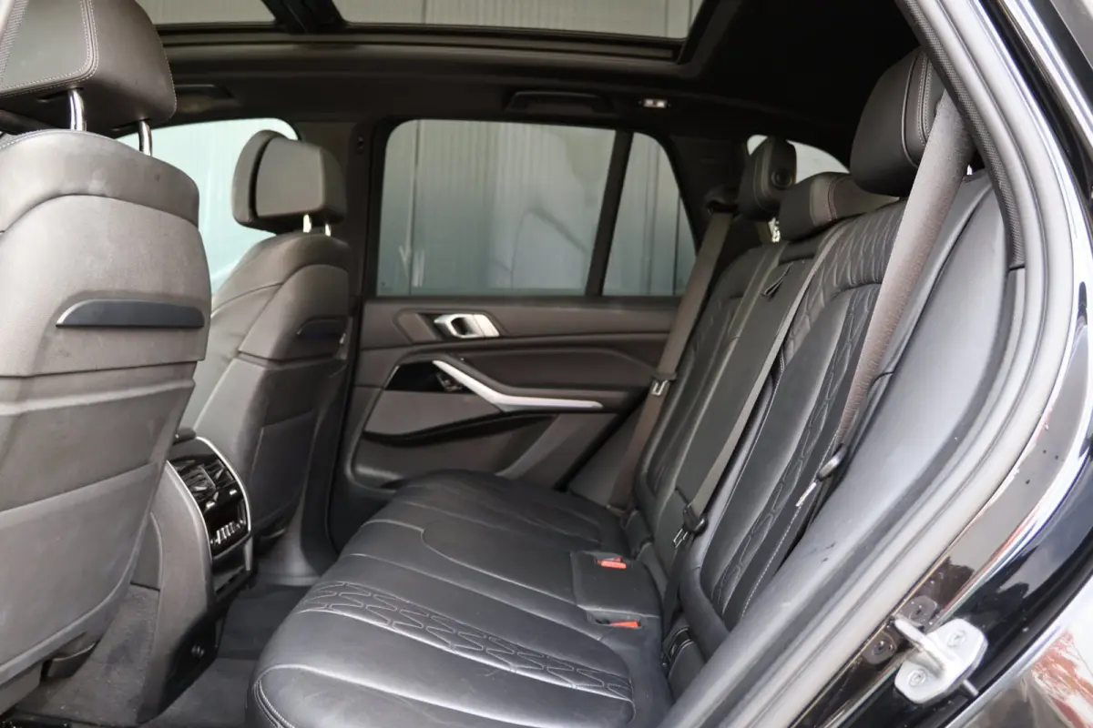 XDrive45e High Executive M-sport | panoramadak skylounge | softlcose | massage |elek. trekhaak | adap. cruise | keyless