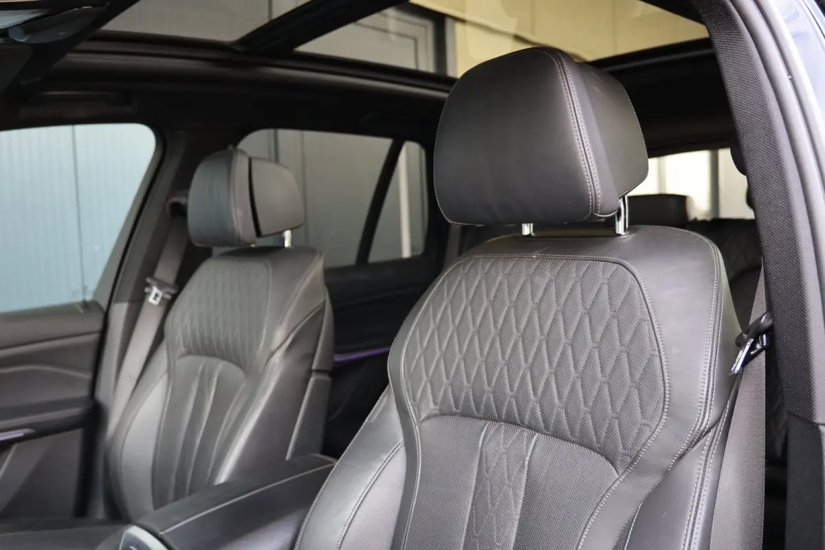 XDrive45e High Executive M-sport | panoramadak skylounge | softlcose | massage |elek. trekhaak | adap. cruise | keyless