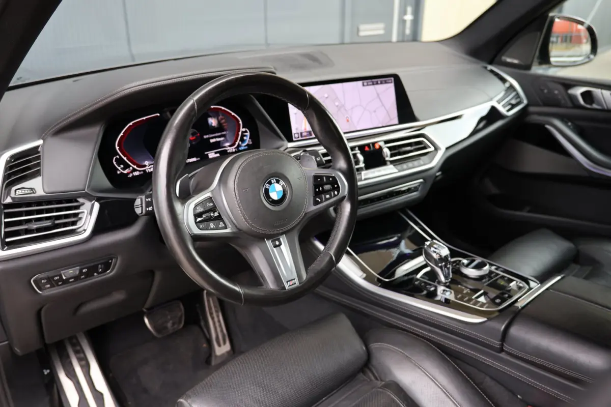 XDrive45e High Executive M-sport | panoramadak skylounge | softlcose | massage |elek. trekhaak | adap. cruise | keyless