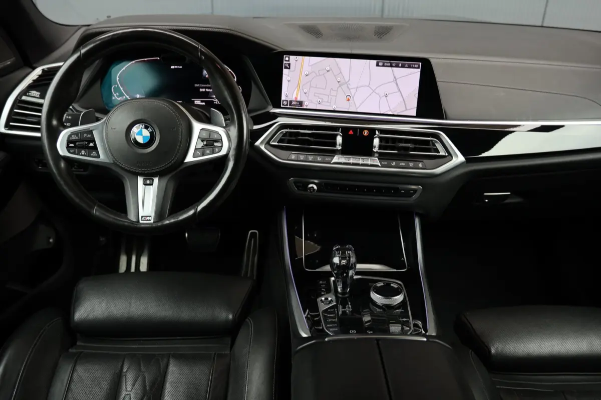 XDrive45e High Executive M-sport | panoramadak skylounge | softlcose | massage |elek. trekhaak | adap. cruise | keyless
