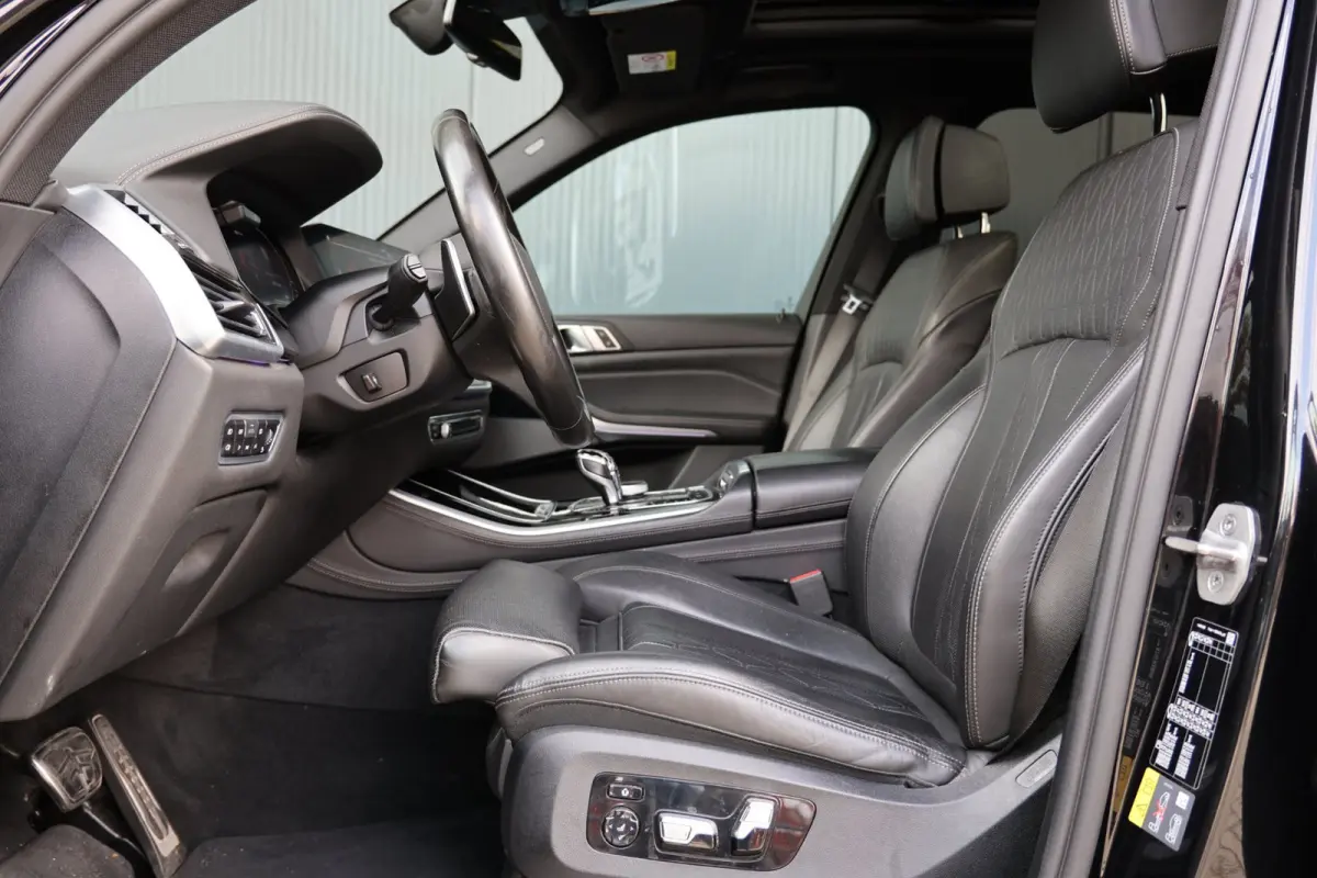 XDrive45e High Executive M-sport | panoramadak skylounge | softlcose | massage |elek. trekhaak | adap. cruise | keyless