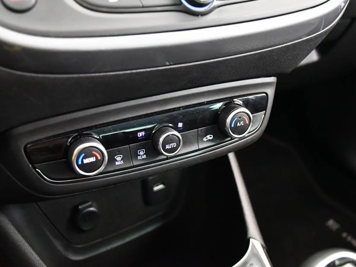 1.2 Turbo Innovation | Apple CarPlay / Android Auto | Achteruitrijcamera |
