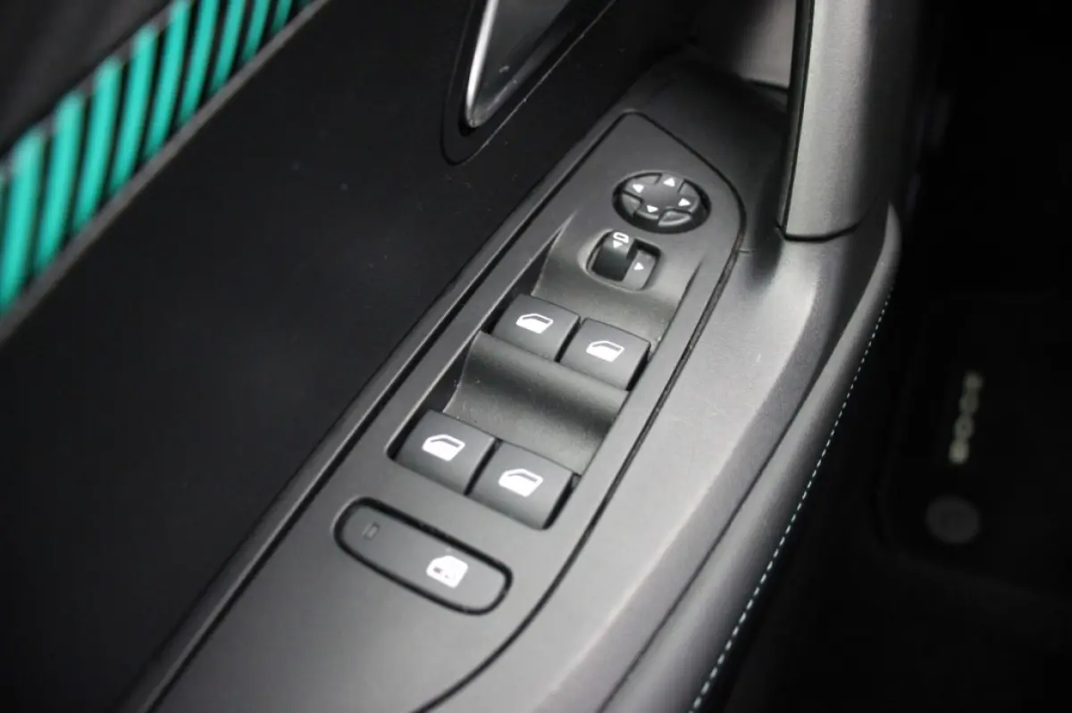 Allure Pack 50 kWh - Digitaal Cockpit, Carplay, Camera, Half Leer, Stoelverw. SOH 89,44%