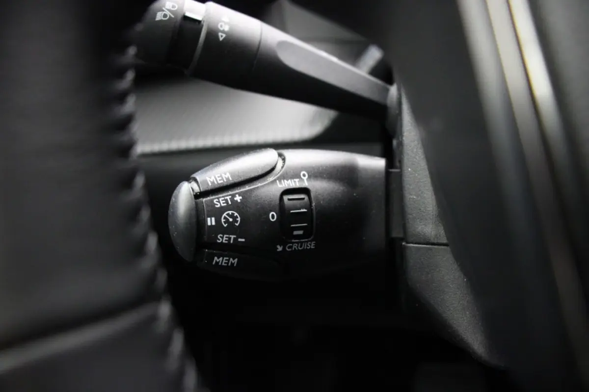 Allure Pack 50 kWh - Digitaal Cockpit, Carplay, Camera, Half Leer, Stoelverw. SOH 89,44%