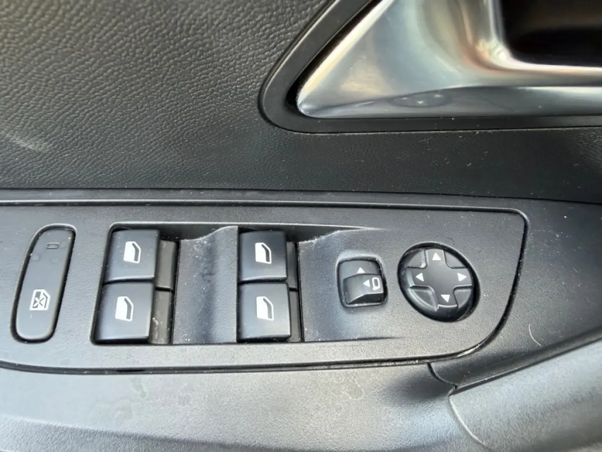 1.2 PT B.L. ACTIVE NAVI AIRCO/ECC CRUISE CONTROL PDC