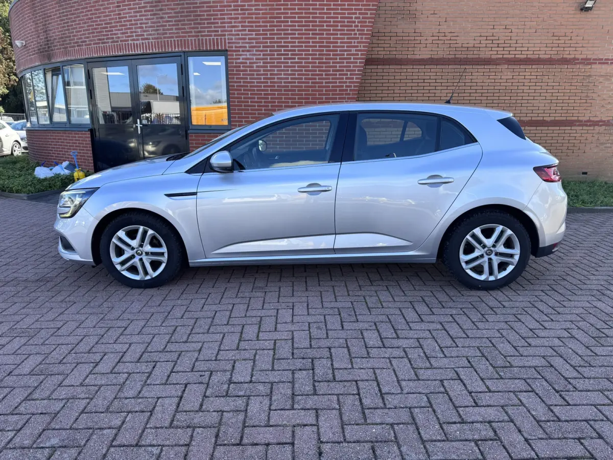 1.5 Blue dCi Limited, Euro 6, Marge, Apple Carplay