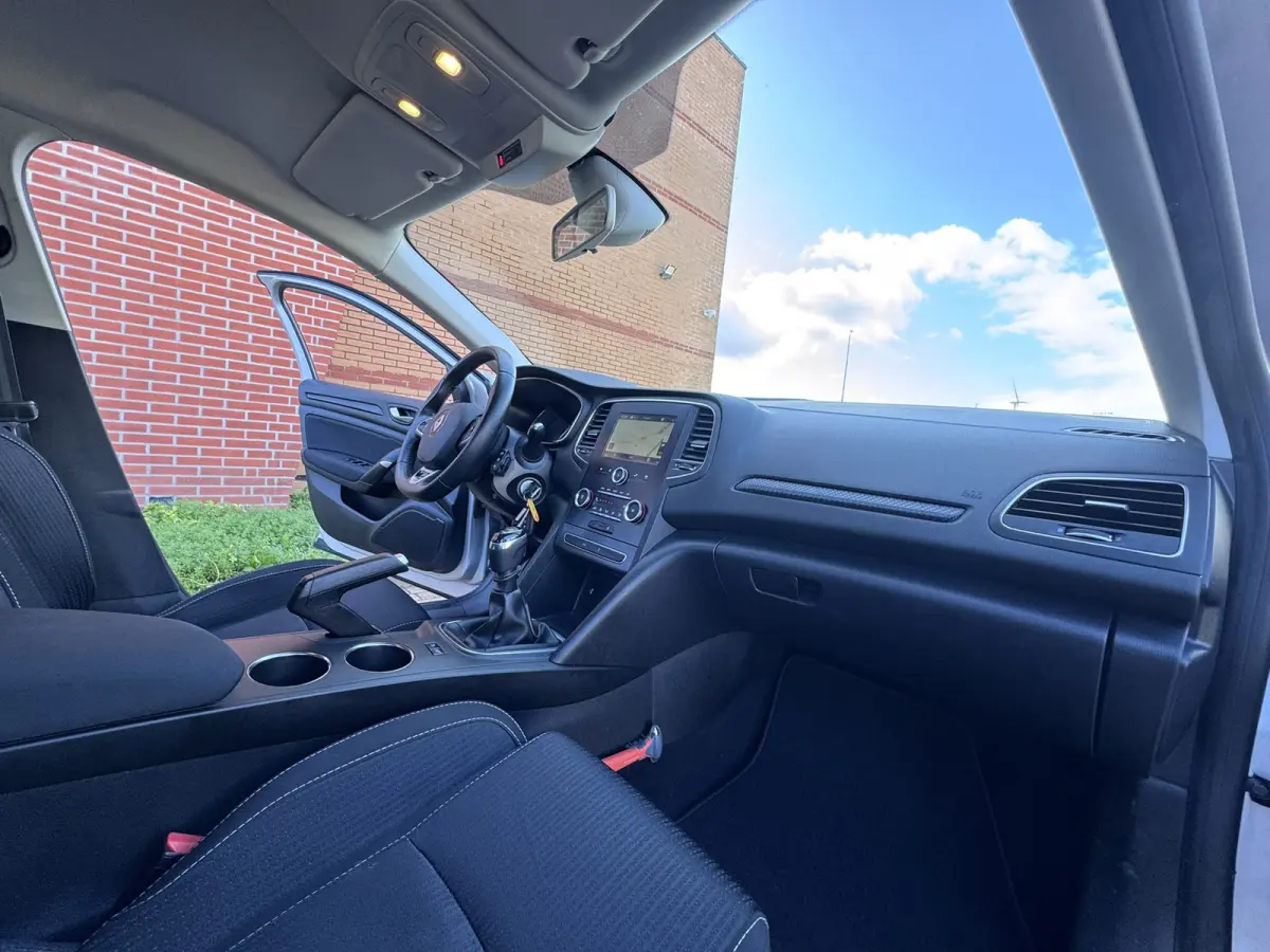 1.5 Blue dCi Limited, Euro 6, Marge, Apple Carplay