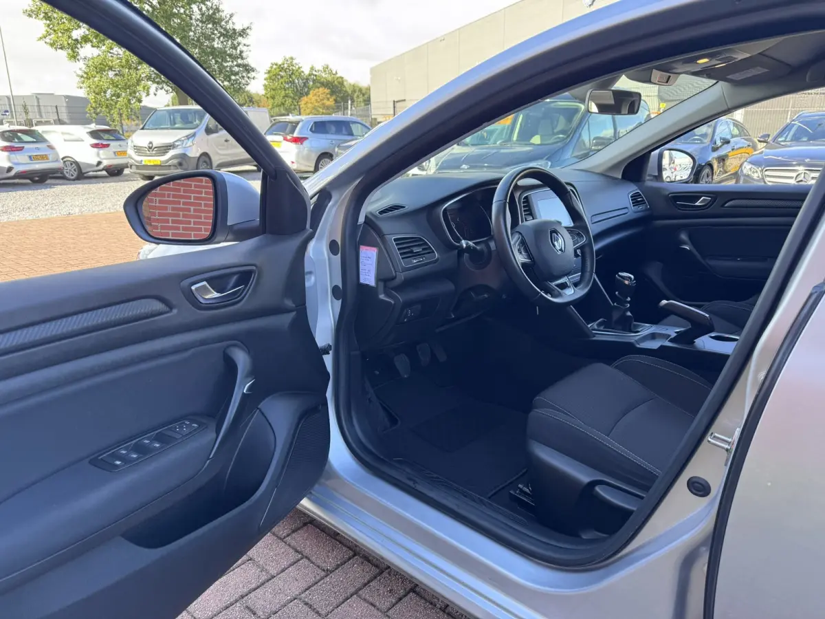 1.5 Blue dCi Limited, Euro 6, Marge, Apple Carplay