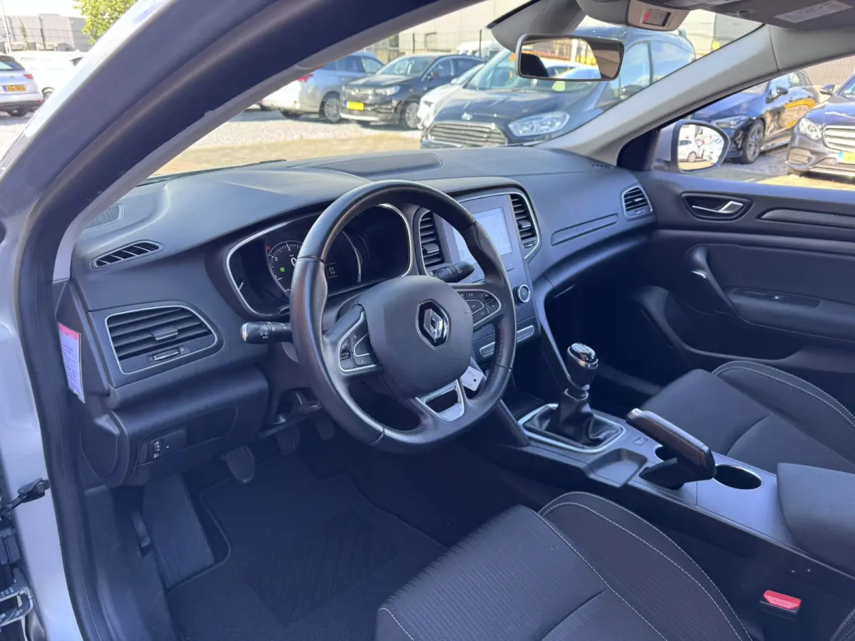 1.5 Blue dCi Limited, Euro 6, Marge, Apple Carplay
